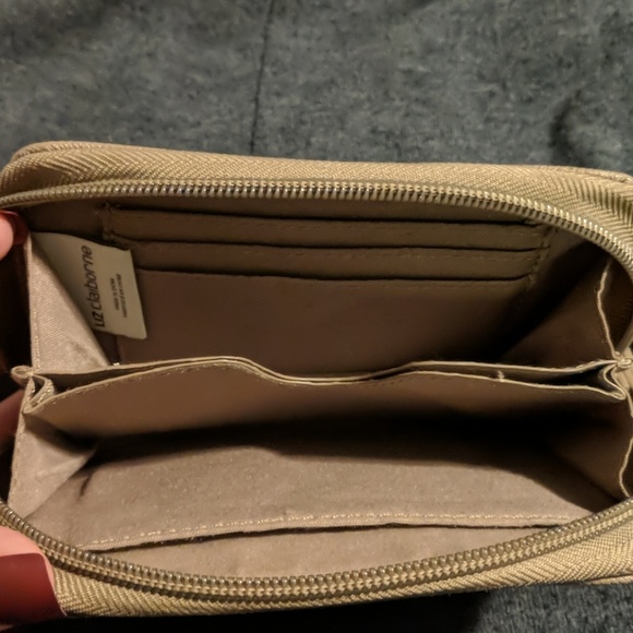 Liz Claiborne Wristlet Wallet - Picture 2 of 3